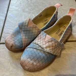 Pink and Blue atoms with Sparkly Scale Pattern, Sz 11